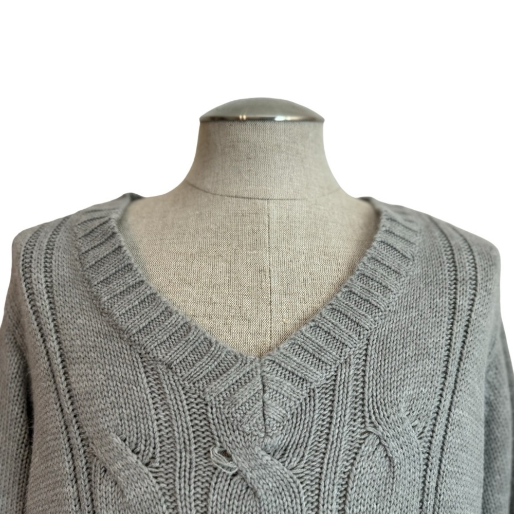 Fashion Bug Women's V-Neck Grey Knitted Sweater Size 26/28W - Picture 2 of 10